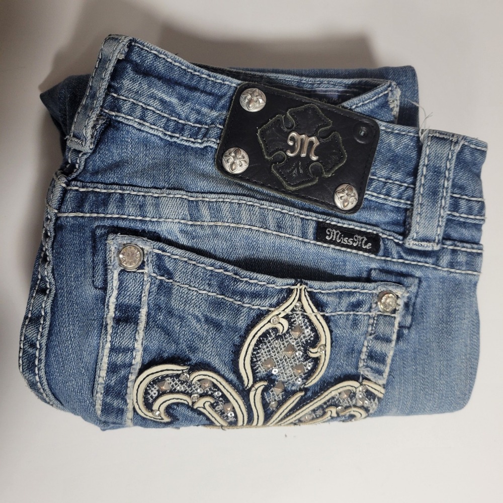 Miss Me Light Blue Capri Women's Jeans - Picture 10 of 10
